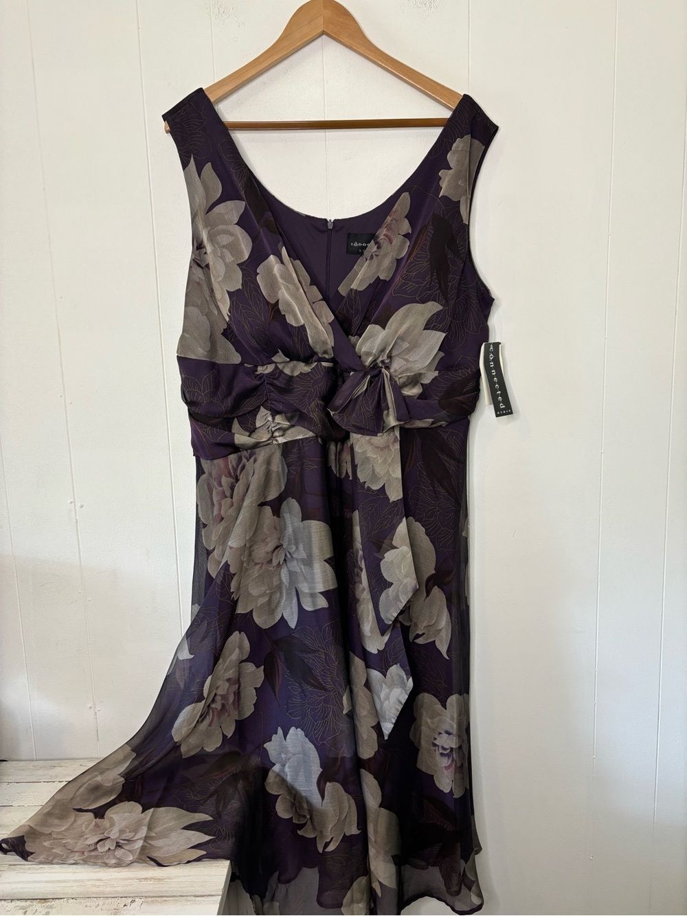 NWT Purple Floral Sleeveless V-Neck Empire Waist Ruched Special Event Dress 18W